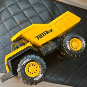 Tonka Classic Yellow Dump Truck
